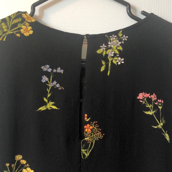 Black Flower dress with 3/4 sleeves - Picture 4 of 4